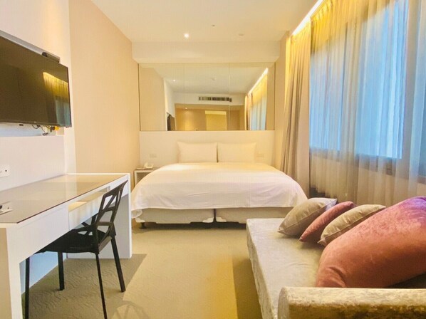 Deluxe Double Room | Desk, soundproofing, free WiFi, bed sheets - Artinn hotel (Taipei)