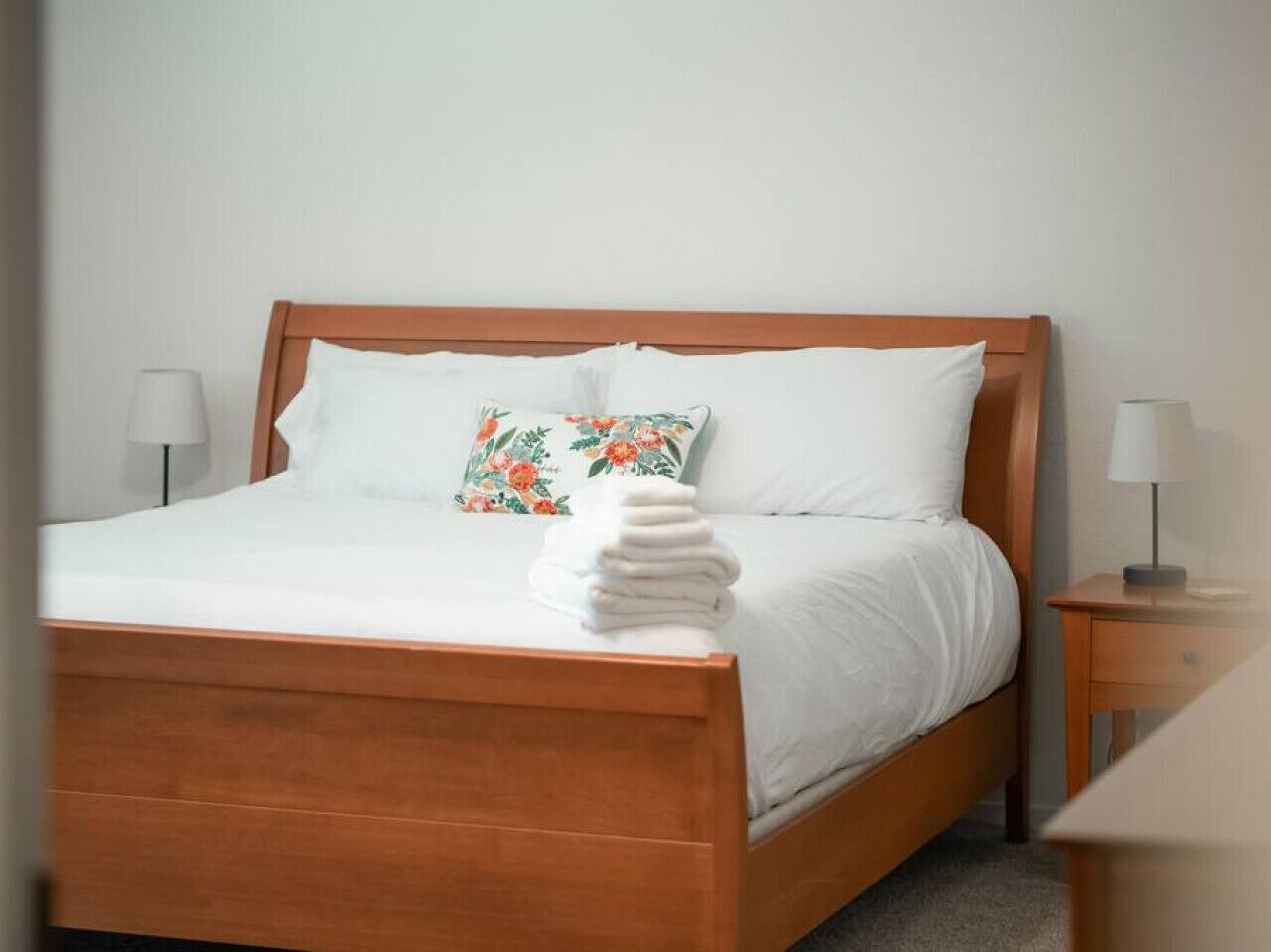 3 bedrooms, desk, iron/ironing board, travel crib