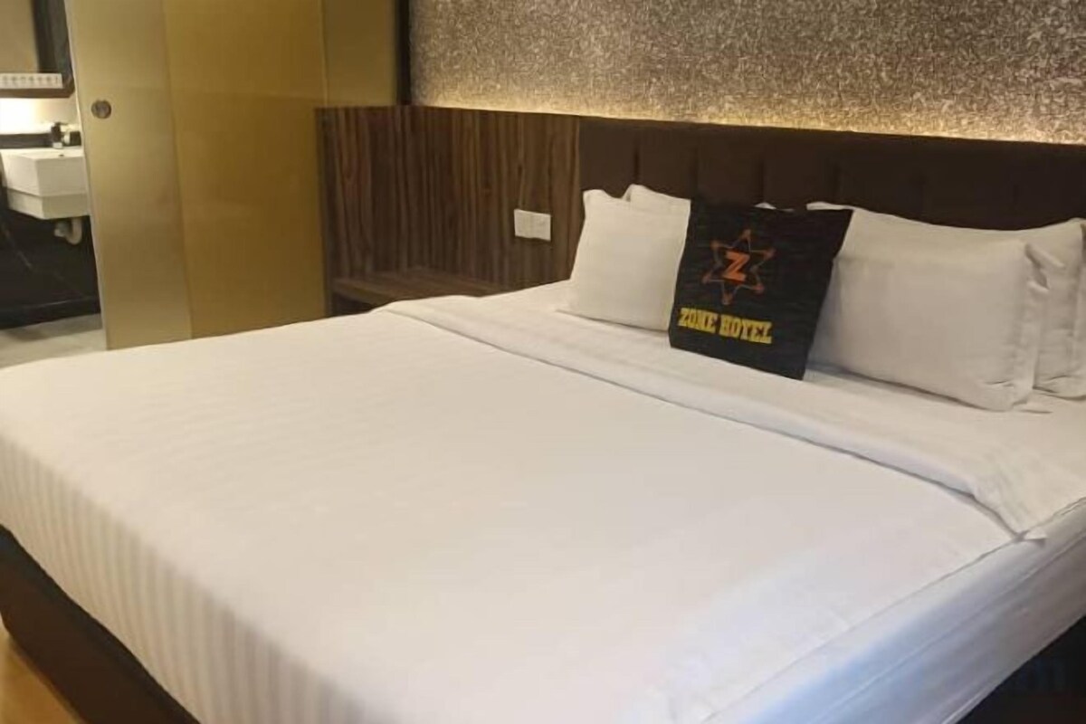 Premium bedding, WiFi (free), bed sheets