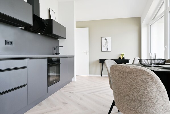 Kühlschrank, Herdplatte, Geschirrspüler