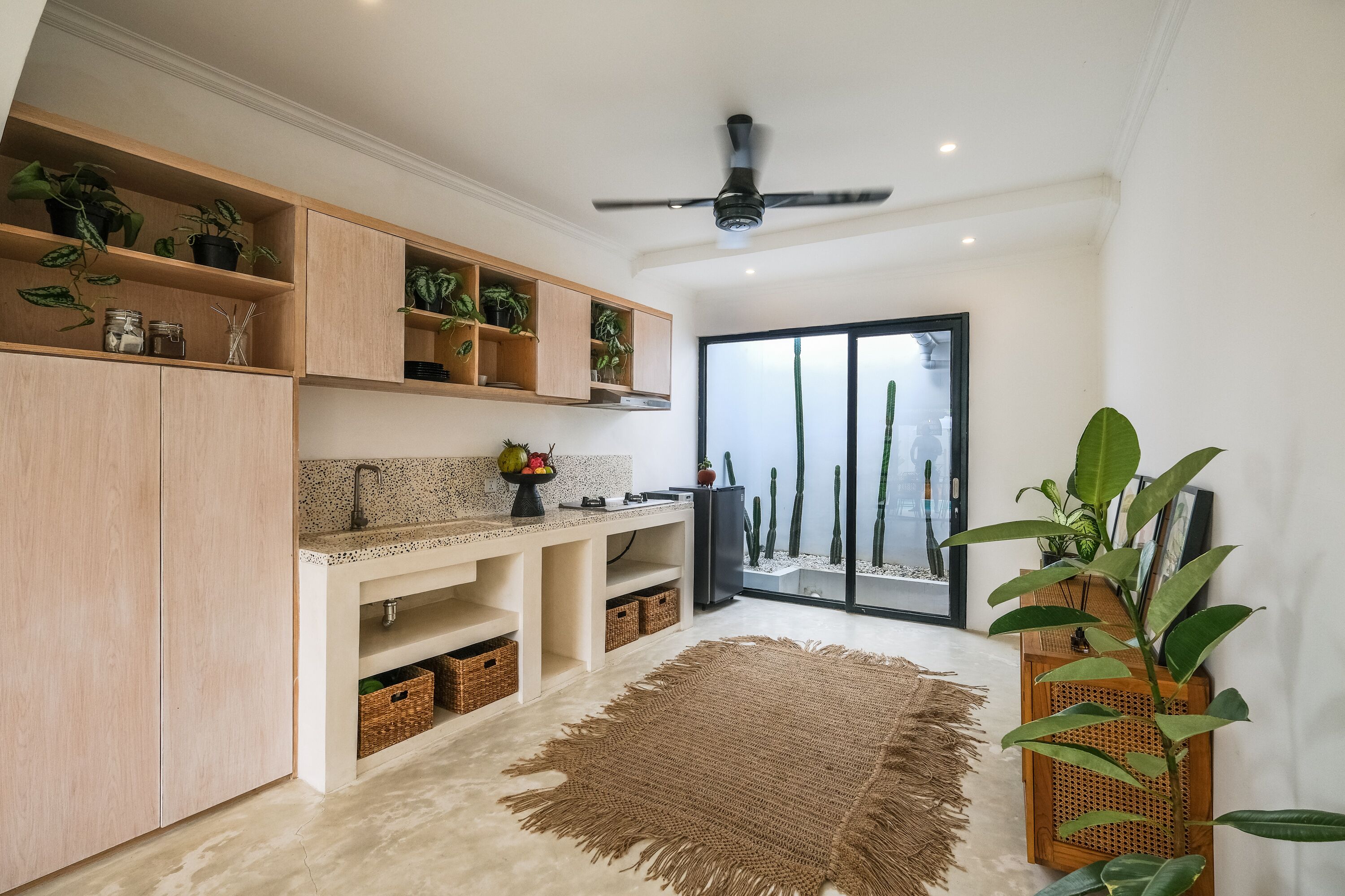 Refrigerador, placa de cocina, tetera/pava eléctrica