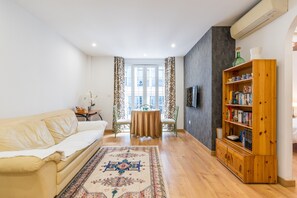 Stereo - Apartment "El Carmen Flat" in Málaga City with Patio, Wi-Fi & A/C (Málaga)