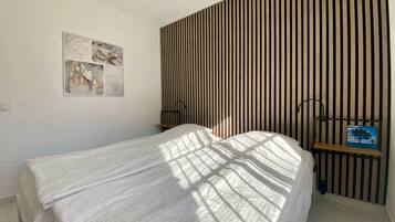 2 slaapkamers, een strijkplank/strijkijzer, gratis wifi, beddengoed