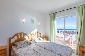 4 bedrooms, iron/ironing board, free WiFi, bed sheets - Villa "Casa Anita" with Mountain View, Pool, Wi-Fi, Terrace & Garden (Benitachell)