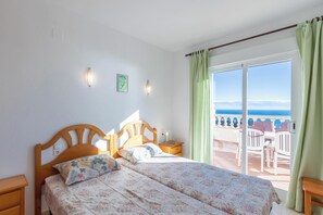 4 makuuhuonetta, silitysrauta/-lauta, ilmainen Wi-Fi, vuodevaatteet