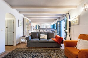 TV, fireplace, DVD player, stereo