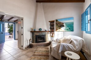 TV, fireplace, DVD player, stereo