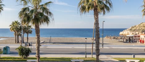 Una spiaggia nelle vicinanze