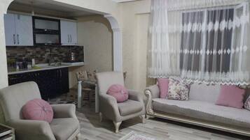 Business Twin Room | Living area