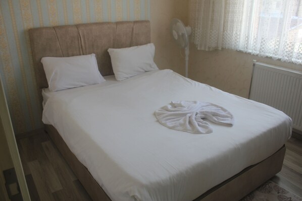 Business Quadruple Room, 1 Bedroom | Desk, bed sheets - Lacin Apart Hotel (Van)