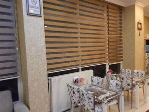 Bao gồm bữa sáng buffet hàng ngày 