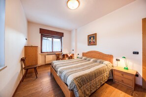 2 bedrooms, iron/ironing board, free WiFi, bed sheets - Apartment "La Pratolina" with Mountain View, Terrace & Garden (Castello - Molina di Fiemme)