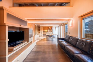TV - Apartment "La Pratolina Attico" with Mountain View & Balcony (Castello - Molina di Fiemme)