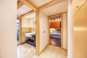 Badekar, gratis toiletartikler, hårtørrer, håndklæder