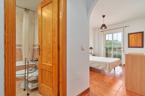 أحواض استحمام، مجففات شعر، مناشف