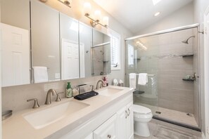 Combinazione doccia/vasca, asciugamani