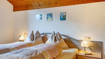 2 bedrooms, iron/ironing board, free WiFi, bed sheets