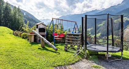 Ferienwohnung "Glocklechnhof Sonnenschein" mit Bergblick, Garten, Balkon & WLAN