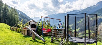 Appartamento "Glocklechnhof Sonnenschein" con vista sulle montagne, giardino, balcone e Wi-Fi