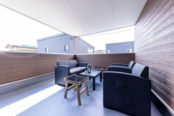 A rooftop patio with outdoor furniture, including a sofa, chairs, and a table. - ID STAY Kawaguchiko 5 (Fujikawaguchiko)