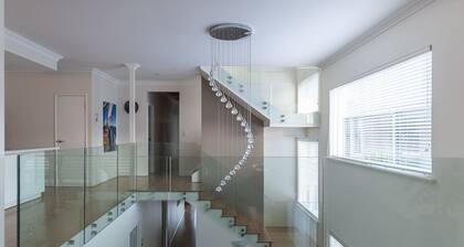 southbeach-house - Stylish & Spacious beach mansion