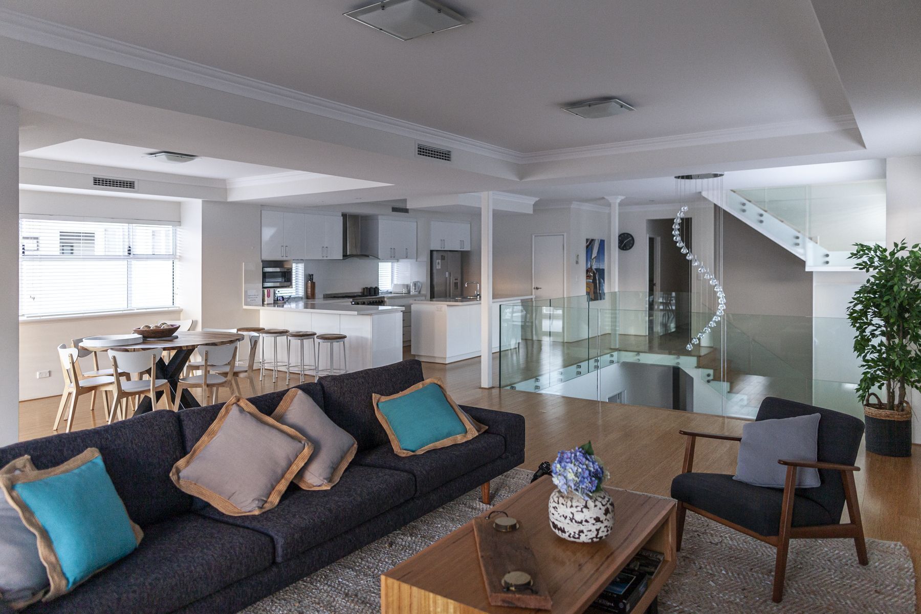 southbeach-house - Stylish & Spacious beach mansion — image 4