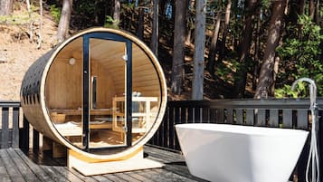 Monolocale, non fumatori (Luxury Dome Mars, 6 Beds, No Pets) | Biancheria da letto di alta qualità, copriletto in piuma, minibar