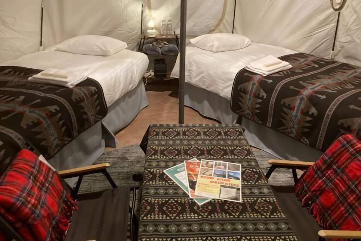 Premium bedding, down comforters, minibar, free WiFi