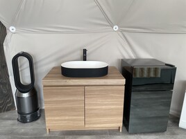 高档床上用品、羽绒被、迷你吧、免费 WiFi