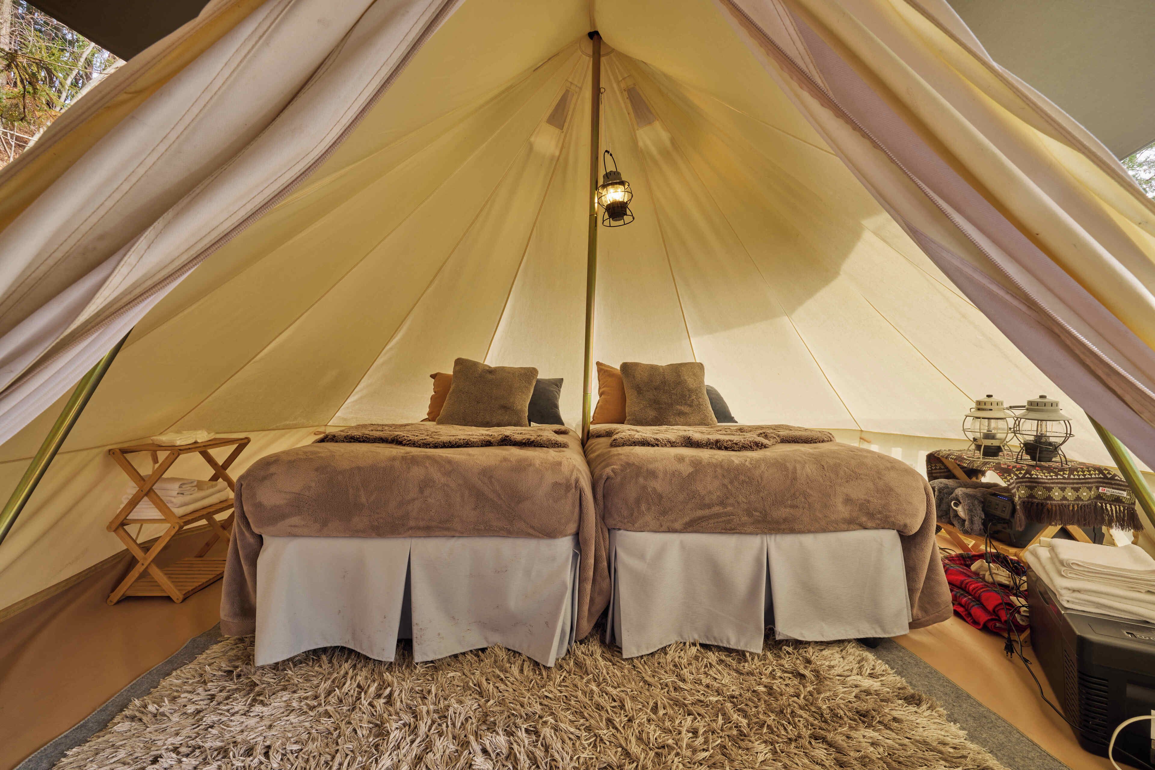 Premium bedding, down comforters, minibar, WiFi (free)