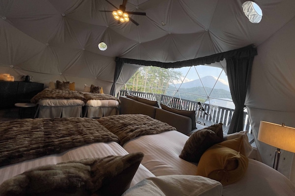 Premium bedding, down duvets, minibar, free WiFi