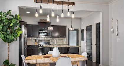 The Hillsboro House - Family Friendly with 4 BR