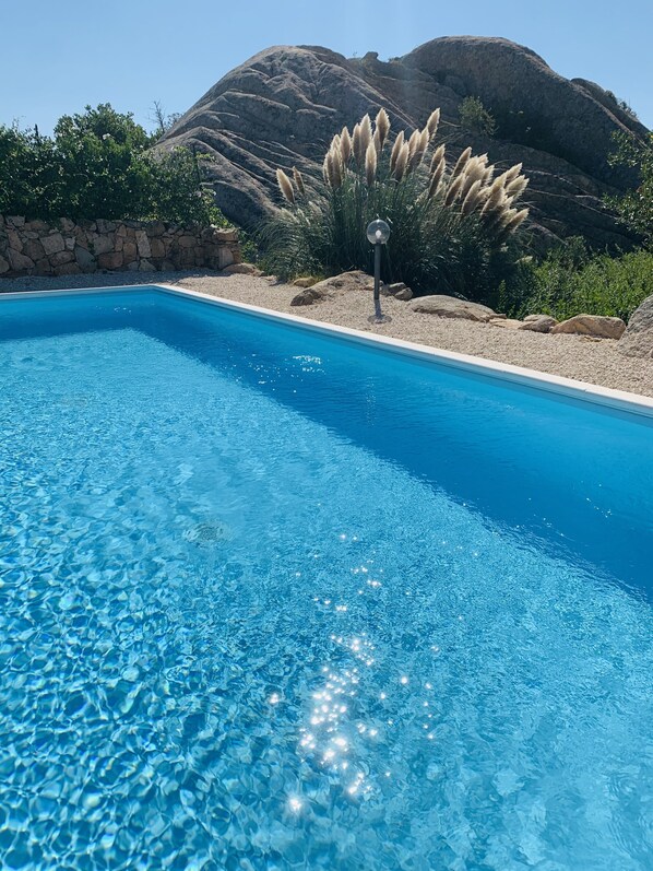 Piscina all'aperto, una piscina riscaldata