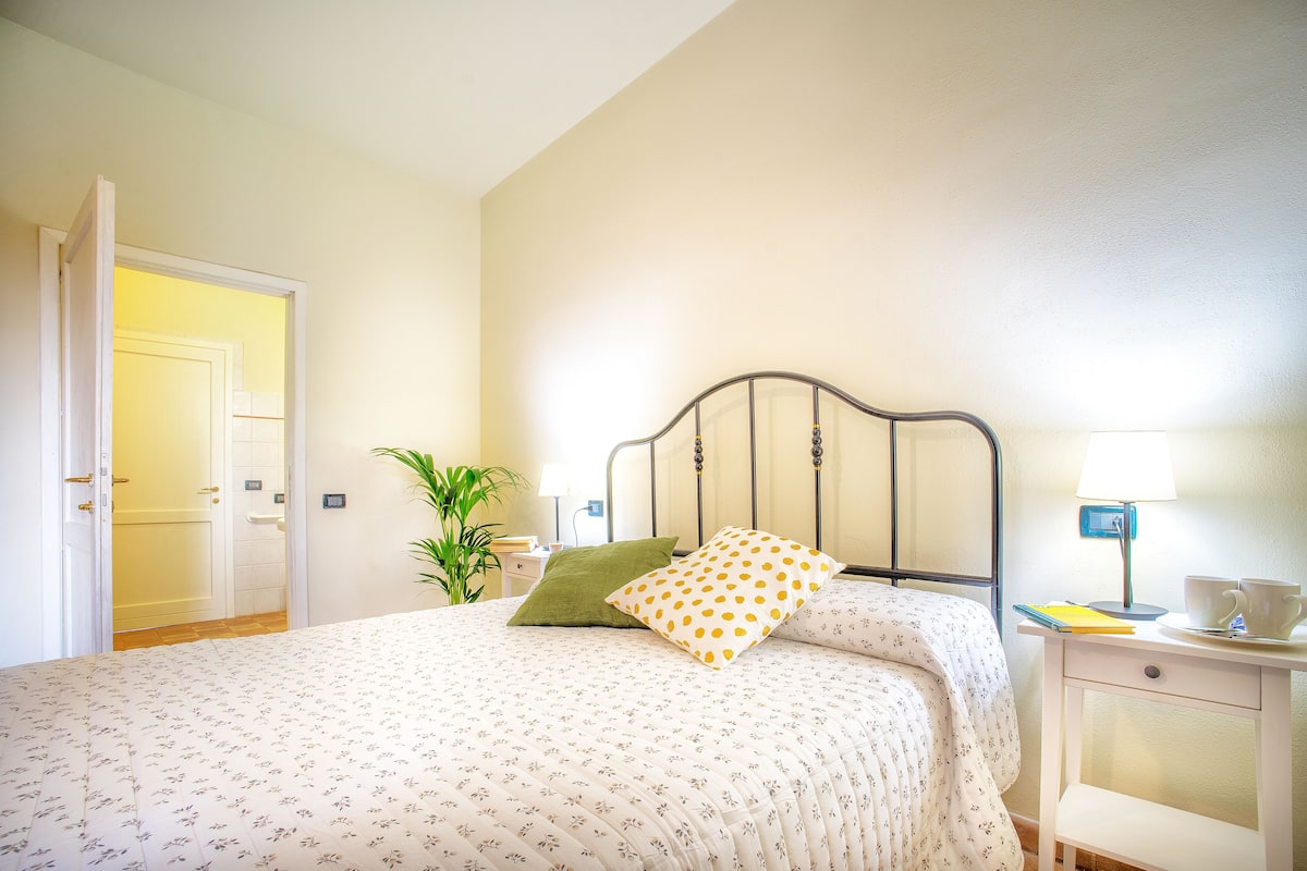 Individually decorated, individually furnished, desk, bed sheets