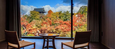 Egyptian cotton sheets, premium bedding, down duvets, pillow-top beds