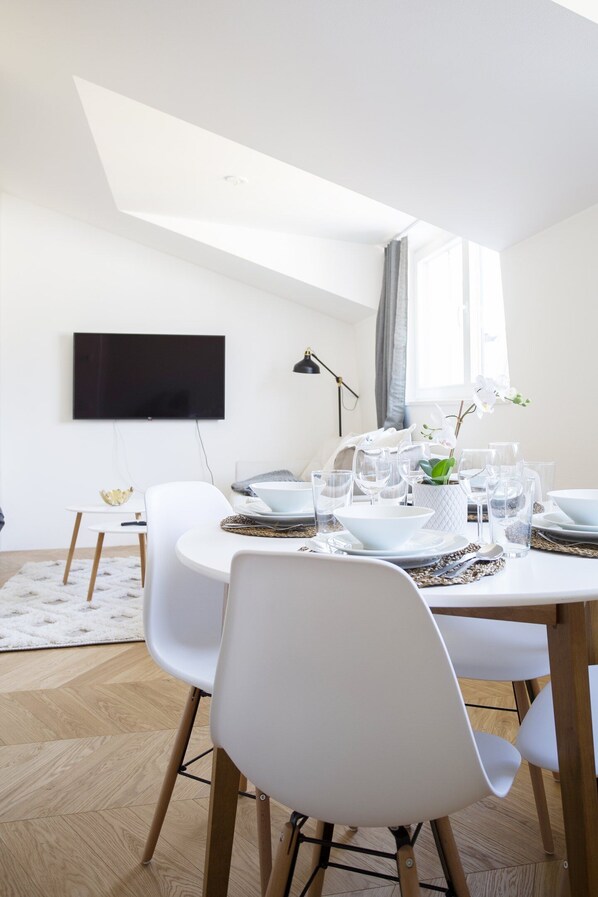 Habitación superior | Tabla de planchar con plancha, wifi gratis, ropa de cama