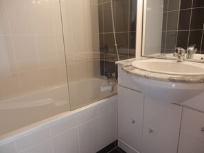 Bathroom - Spacious apartment for 8, near shops and slopes, Avoriaz (Avoriaz)