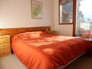 3 bedrooms, free WiFi, bed sheets