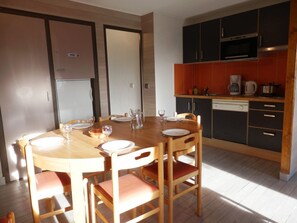 Dining - Spacious apartment for 8, near shops and slopes, Avoriaz (Avoriaz)
