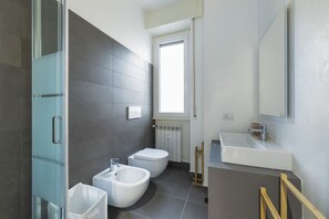 淋浴設備、風筒、坐浴桶