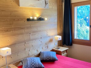 1 bedroom, bed sheets