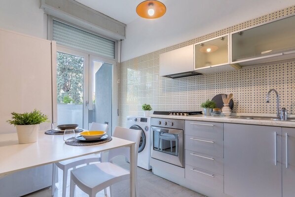 Oven, toaster, cookware/dishes/utensils