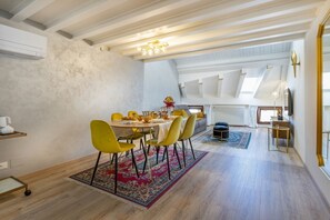 Dining - GuestHost - OTTO HOUSE - Udine Castle Cozy Flat x4 (Udine)