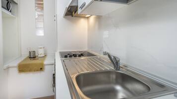 Microonde, forno, piano cottura, macchina per tè/caffè