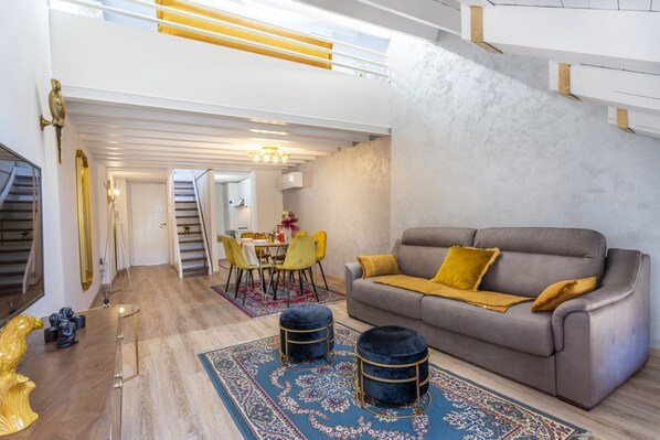 Living area - GuestHost - OTTO HOUSE - Udine Castle Cozy Flat x4 (Udine)