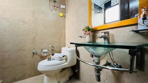 Ducha, toallas, jabón, shampoo