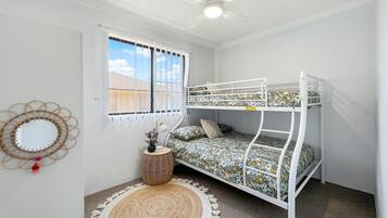 2 slaapkamers, een strijkplank/strijkijzer, internet