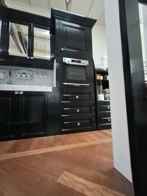 Fridge, microwave, oven, stovetop - Prestigious property, between refinement and style in the heart of Florence (Firenze)