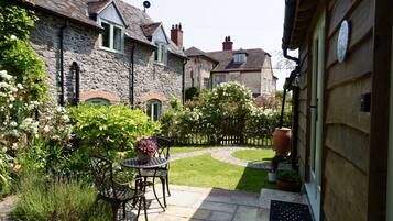 House | Outdoor dining