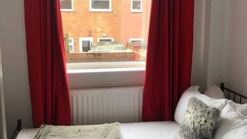 House | 3 bedrooms, iron/ironing board, free WiFi, bed sheets